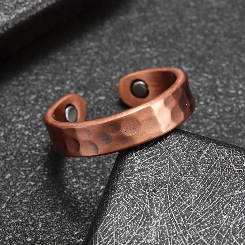 Anillo de cobre con banda texturizada