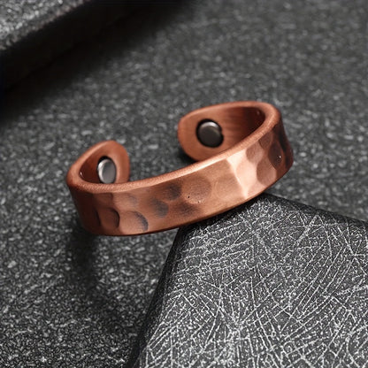 Anillo de cobre con banda texturizada