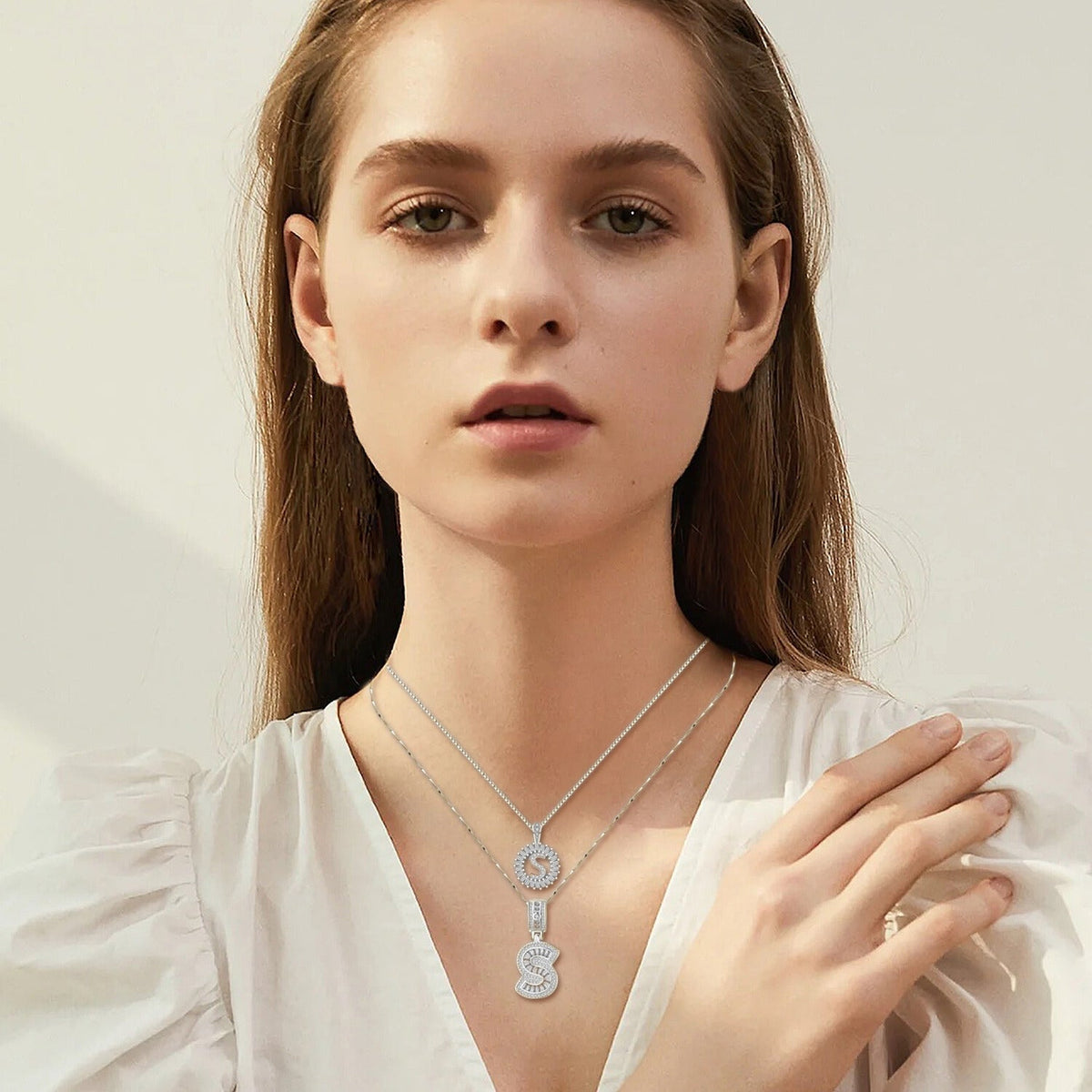 Conjunto de collar inicial con letras de pavé | Oro blanco