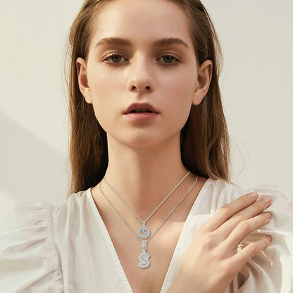 Conjunto de collar inicial con letras de pavé | Oro blanco