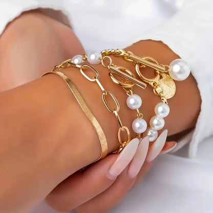 Elegante conjunto de 4 pulseras doradas: serpiente, perlas y eslabones | Oro