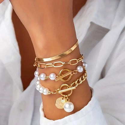 Elegante conjunto de 4 pulseras doradas: serpiente, perlas y eslabones | Oro