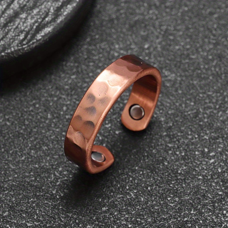 Anillo de cobre con banda texturizada
