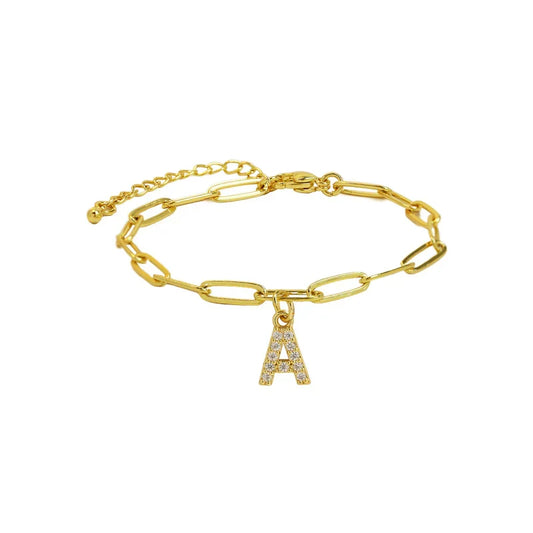 Pulsera minimalista con dije de letra | Oro