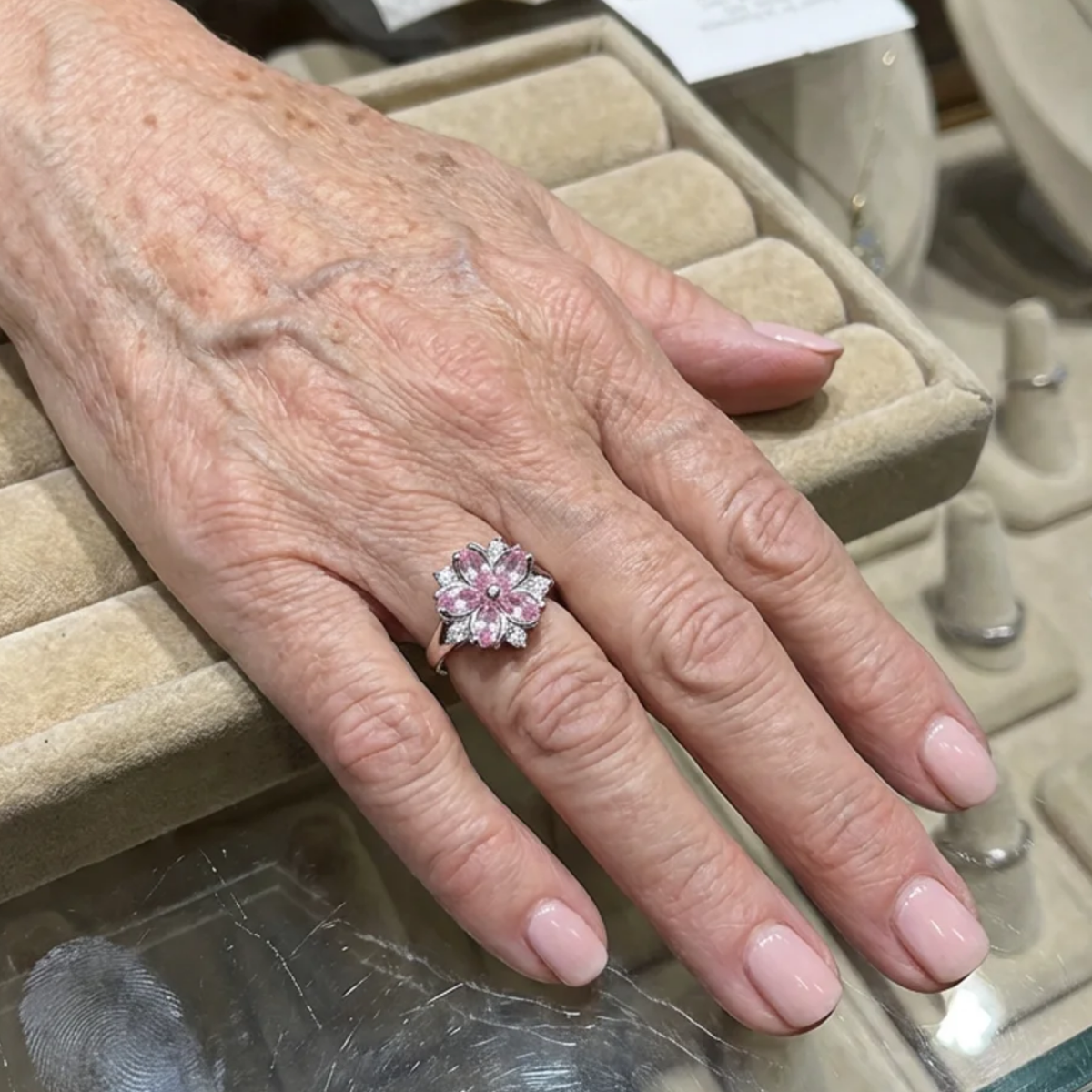 Anillo de flor de cerezo | Oro blanco
