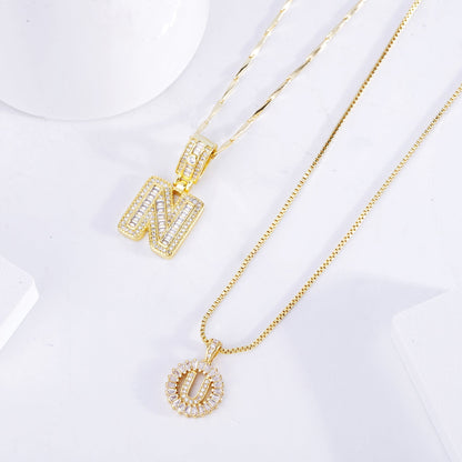 Conjunto de collar inicial con letras de pavé | Oro blanco