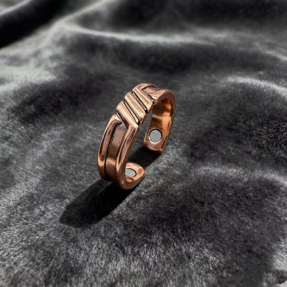 Anillo de cobre Genevra de borde esculpido