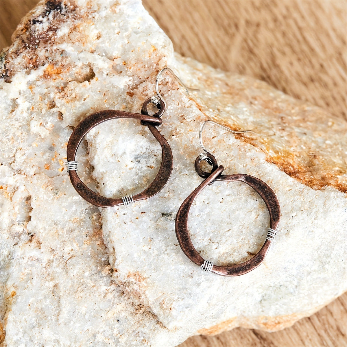 Aretes tejidos de cobre Alessia