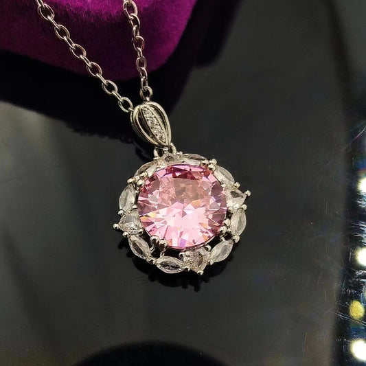 Collar con halo de corona ovalada y rosa | Oro blanco