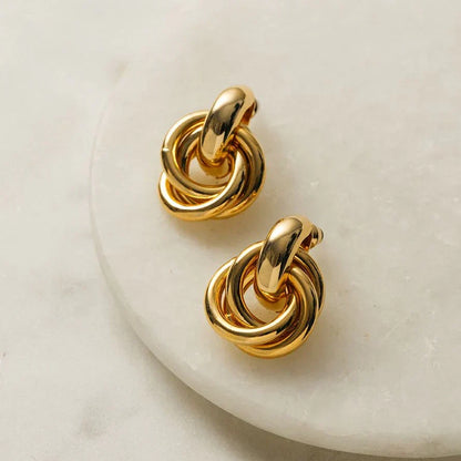 Aretes entrelazados llamativos | Oro