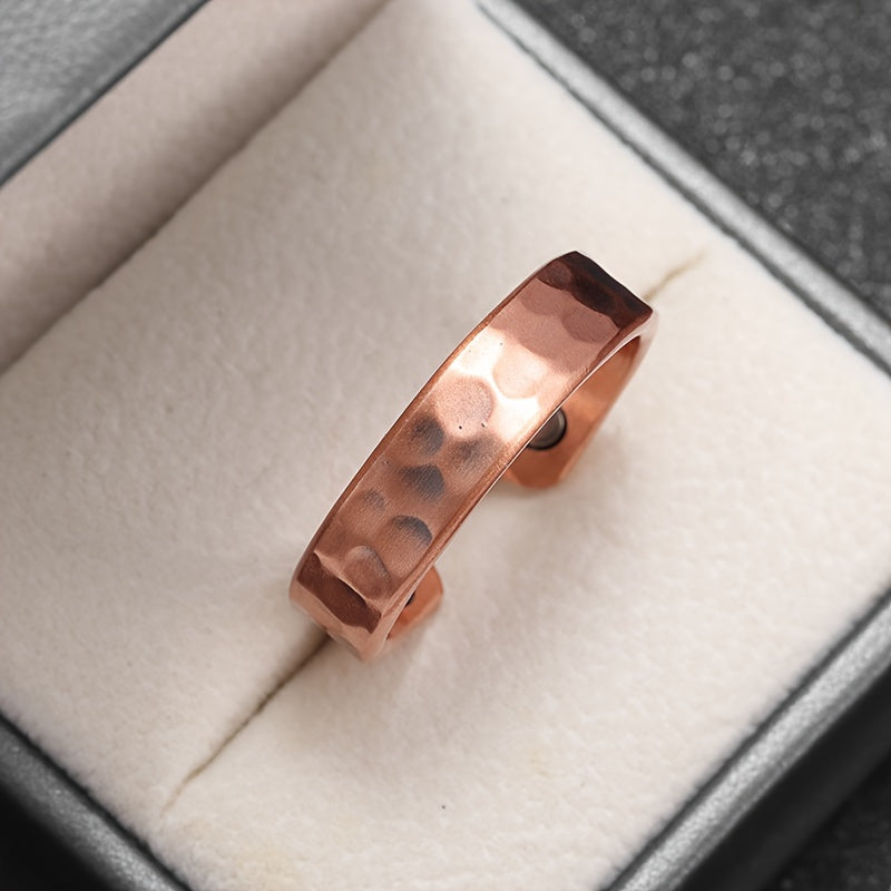 Anillo de cobre con banda texturizada