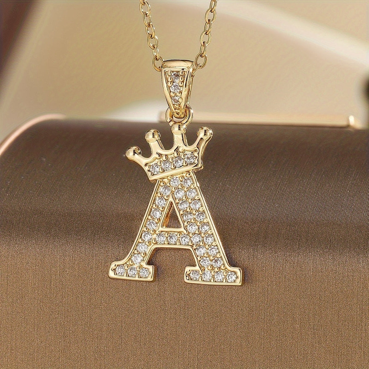 Collar con inicial y corona | Oro