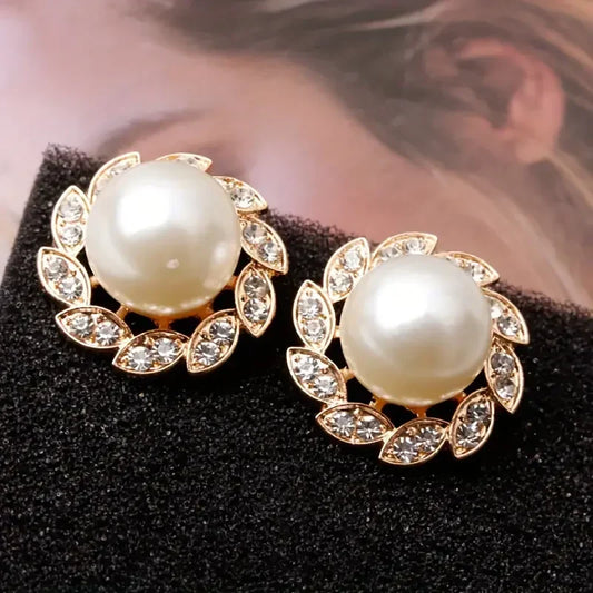 Exquisitos Aretes de Perlas y Hojas Brillantes | Oro