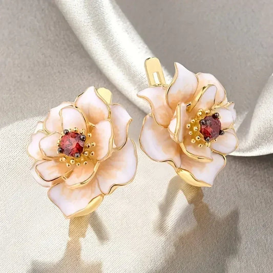 Aretes Flor Blanca Circonita Roja | Oro